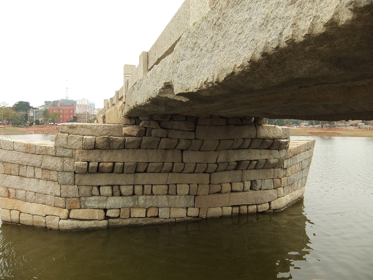 Reading Quanzhou’s Roofs and Ruins